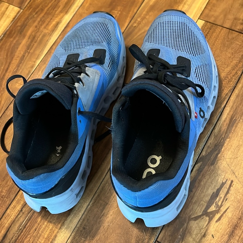 On Cloud Womens 8